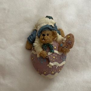 Boyds Bear Artist with Easter Egg Pin
